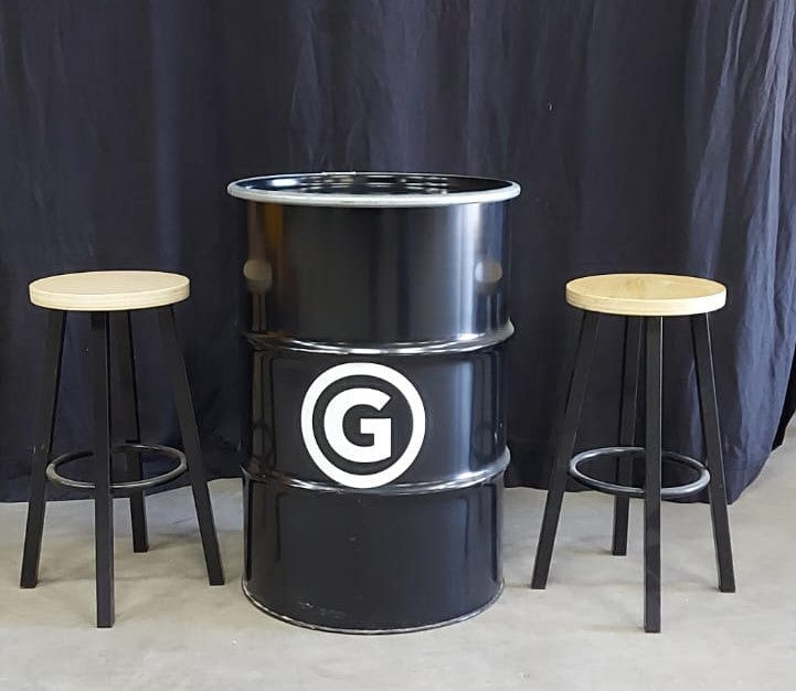 G Barrel with 2 stools